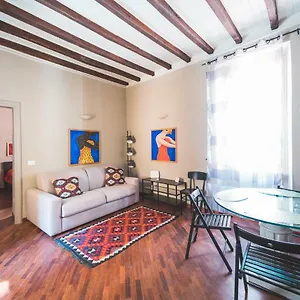 https://beautiful-apartament-2-minute-walk-from-colosseum.it-romehotels.com